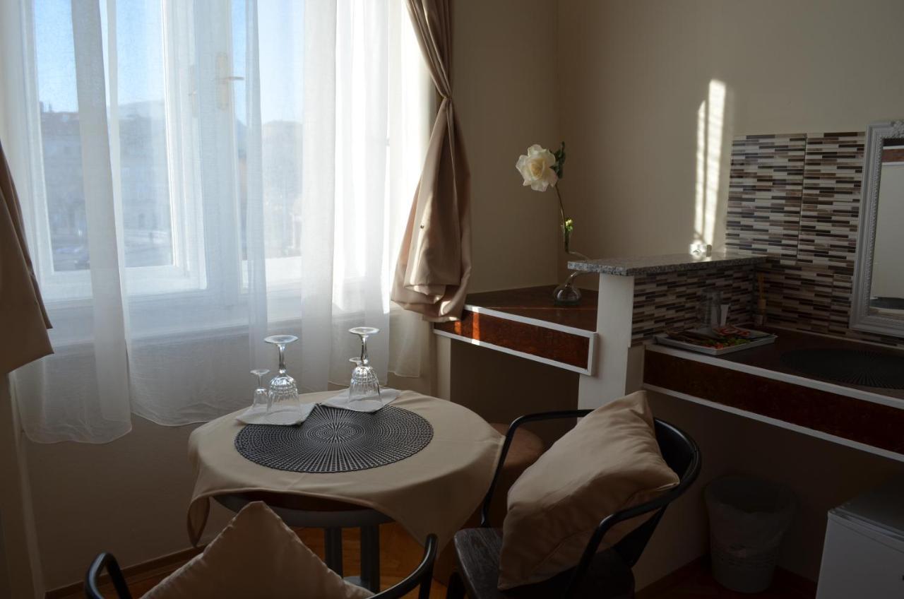 Rooms & Apartments Infinity Рийека Екстериор снимка